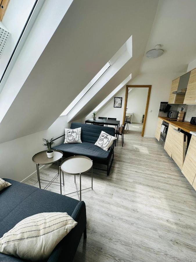 Palace Quarter 1 Peaceful Modern Central Top Floor Apartment Budapest Exterior photo