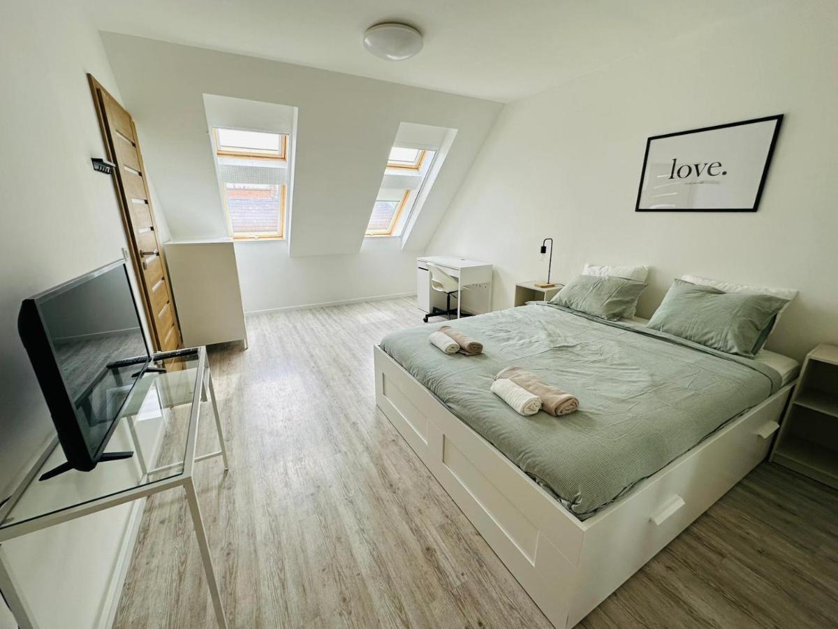 Palace Quarter 1 Peaceful Modern Central Top Floor Apartment Budapest Exterior photo