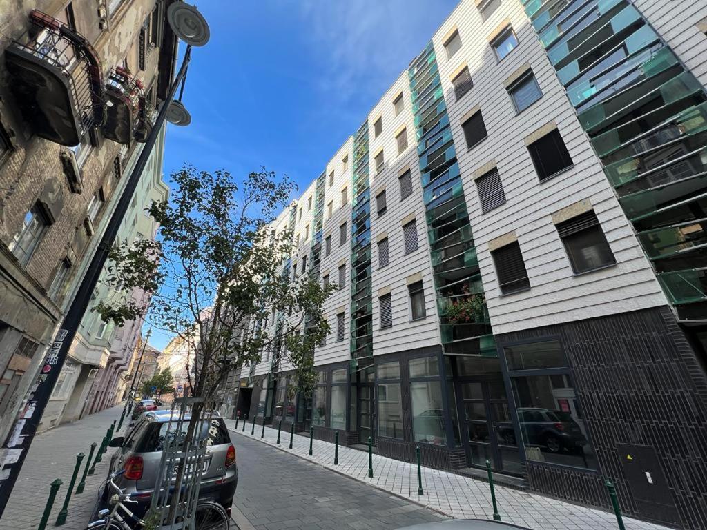Palace Quarter 1 Peaceful Modern Central Top Floor Apartment Budapest Exterior photo